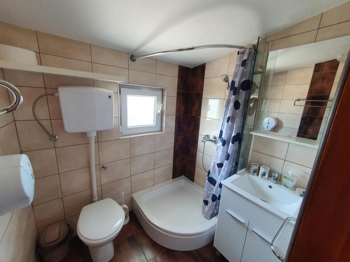 Apartmani Deak Vir Extérieur photo
